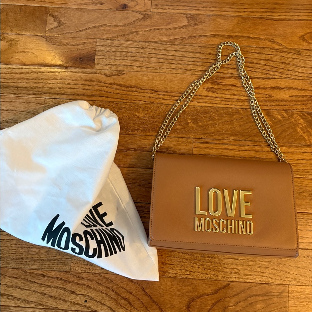 Moschino camel purse
